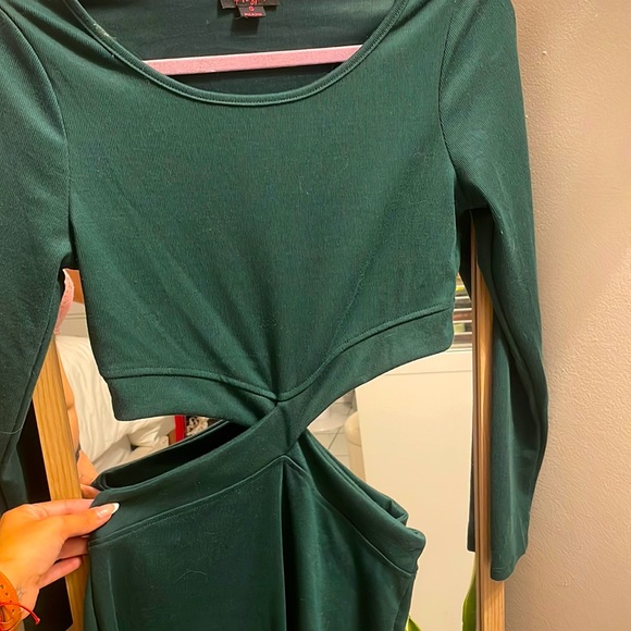 Green dress - Picture 2 of 2